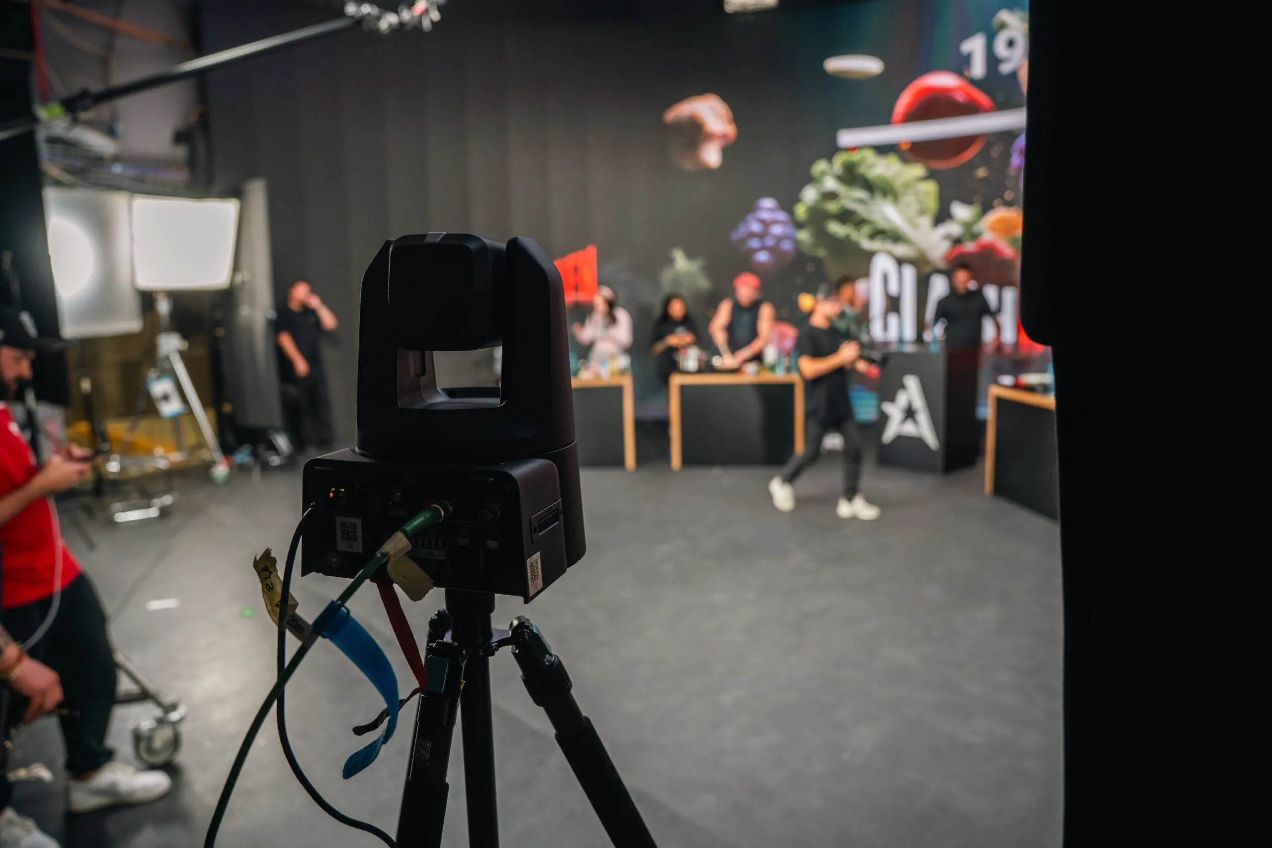Kamera namierená na set CLASH MMA ešte pred začiatkom prenosu
